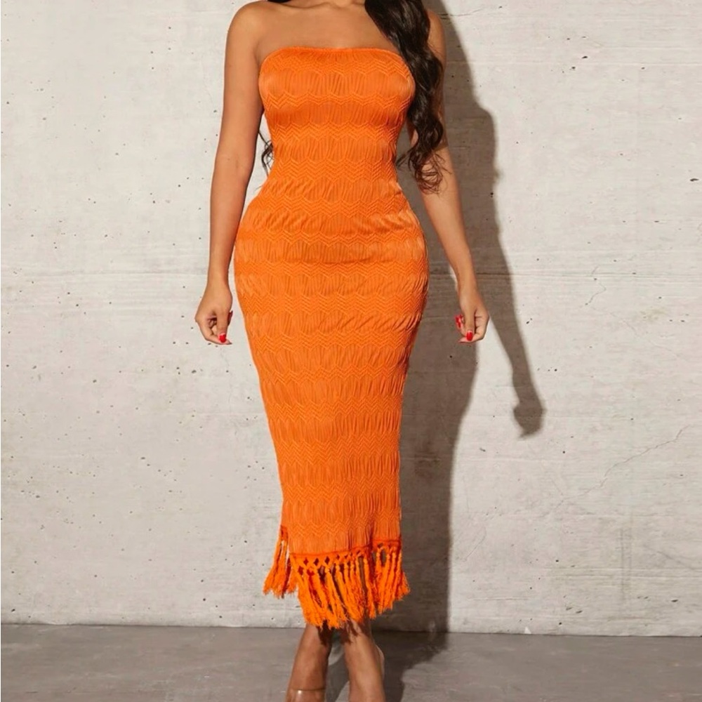 Orange Maxi-Dress. Vacation/tropical vibe. Perfect for summer!